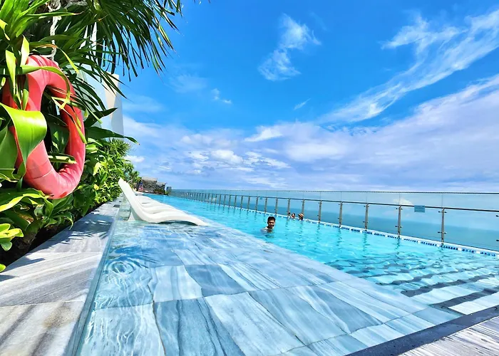 Oasis Suites - The Song, Infinity Pool & Gym